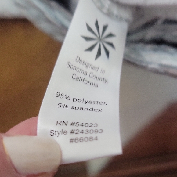 Athleta Gray and White Long Sleeve Top - Picture 8 of 10